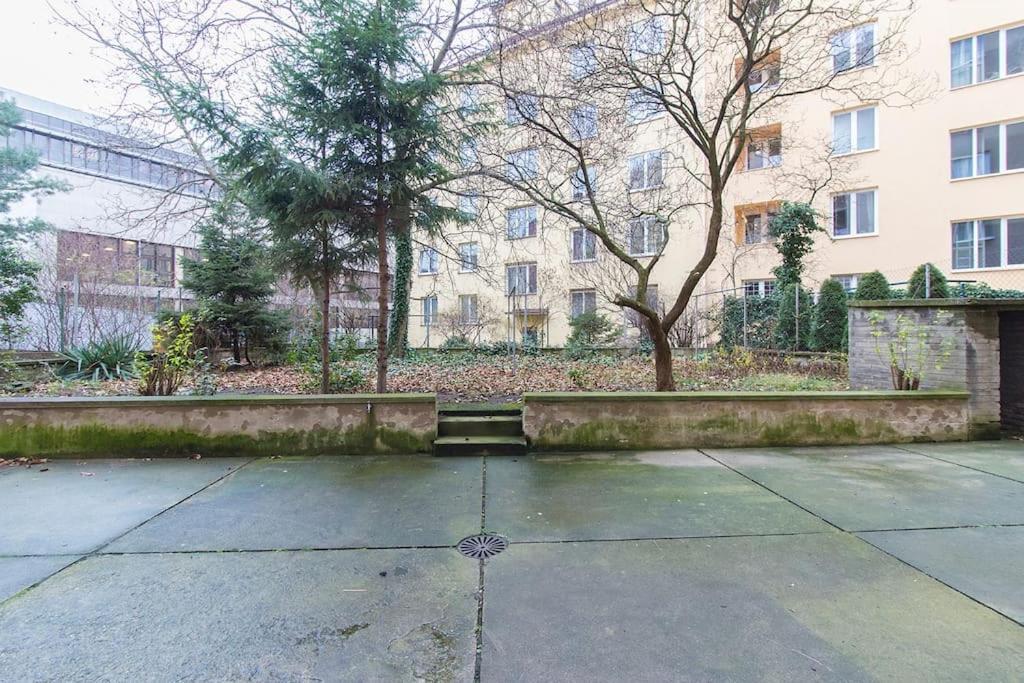 Apartmán Cozy Basement Flat, Skyshowtime, 3 Minutes To Center Prague